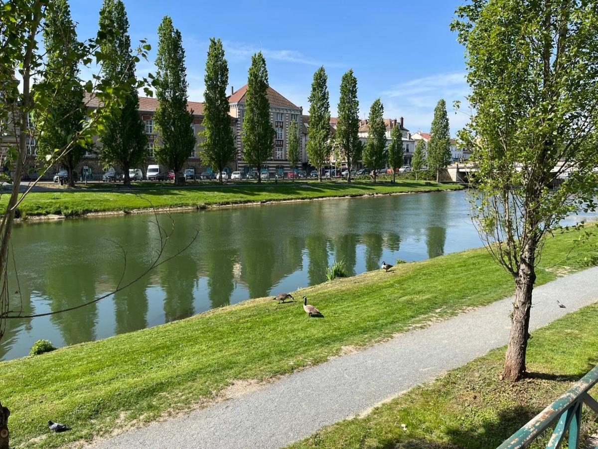 Appartement Le Voltaire à Melun Extérieur photo